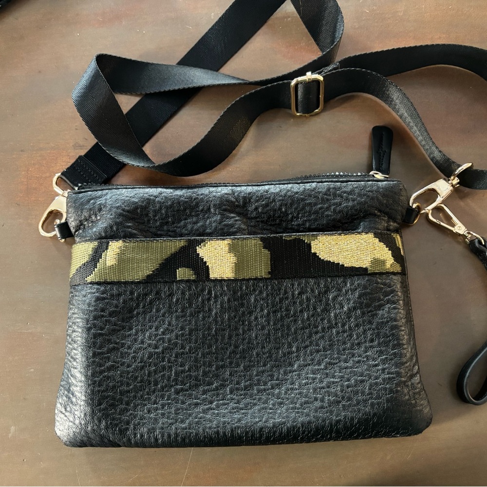 Stylish Black and Green Women's Crossbody Bag with extra fun yellow lining ☀️